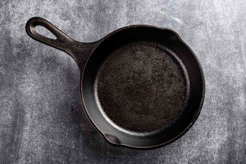 Cast iron cookware